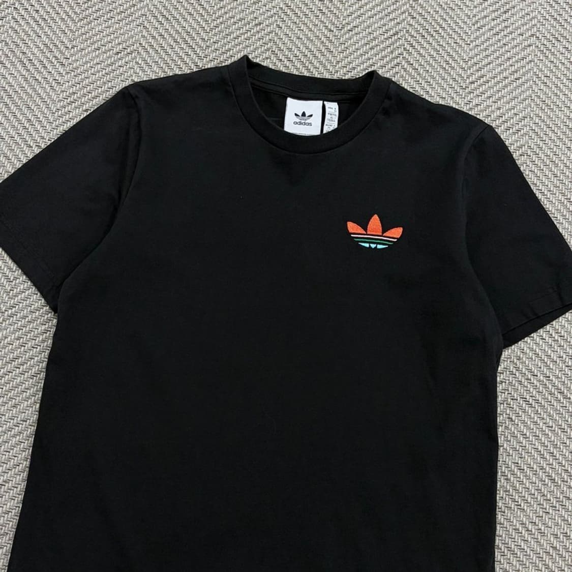 아디다스 로고 티셔츠 v3408 상품이미지3