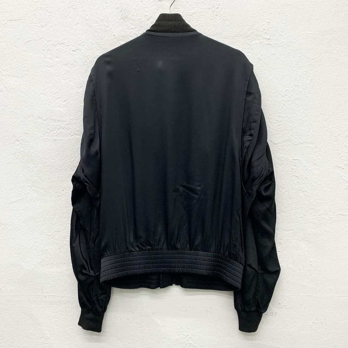 구찌 블랙 세타실크 포켓 봄버자켓  상품이미지3