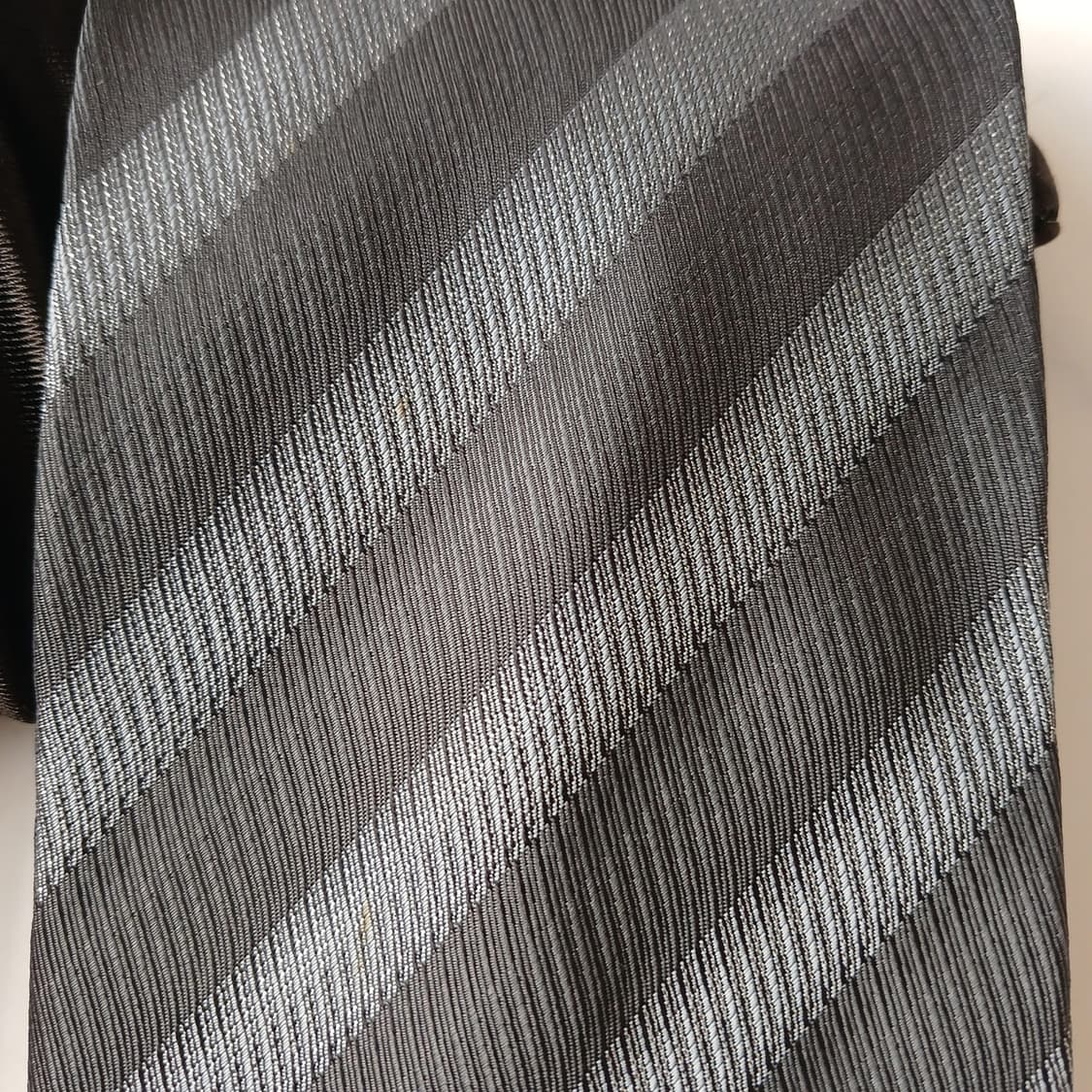 입생로랑 실크 그레이 스트라이프 넥타이 9.7cm A등급 A19083
 상품이미지7