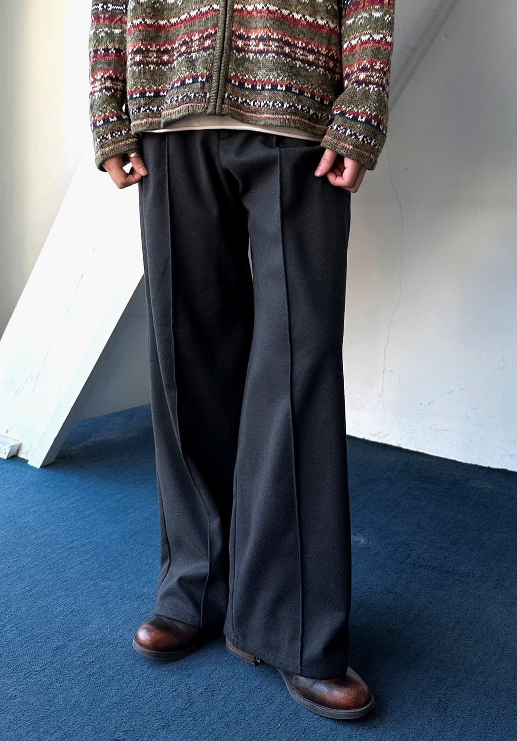 Heavy tweed fabric center crease pants 상품이미지2