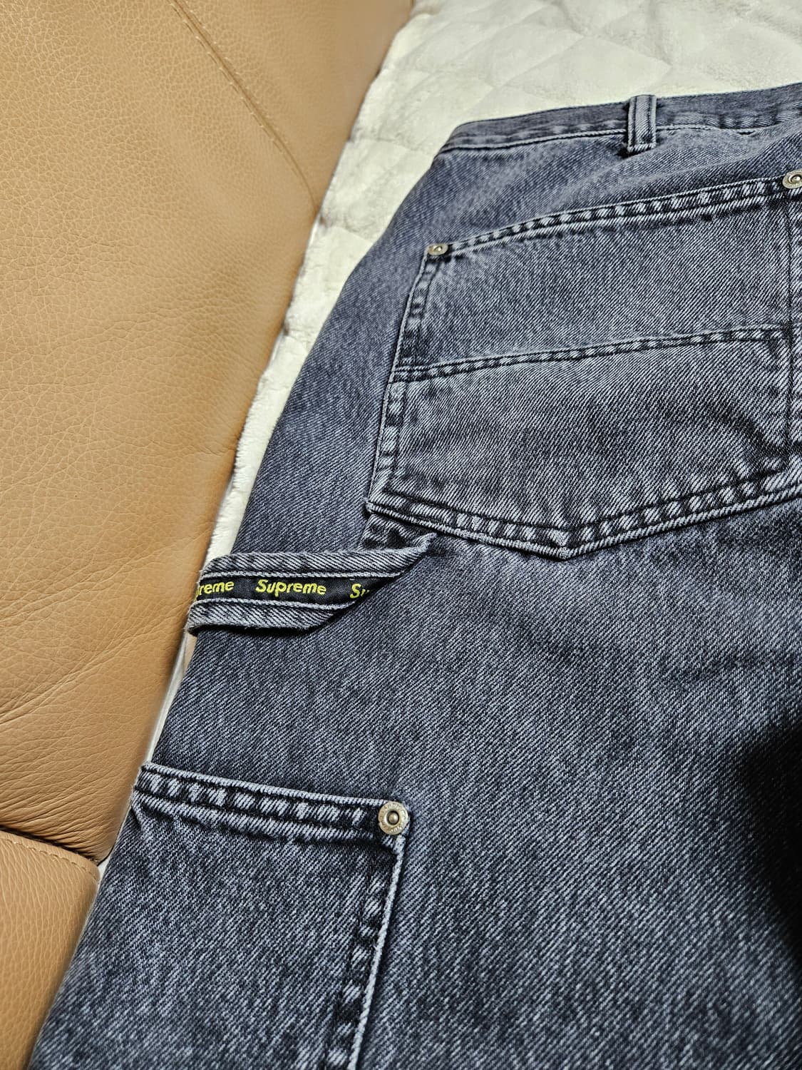 슈프림 더블니 데님 팬츠 진 워시드 블랙 23SS 상품이미지3