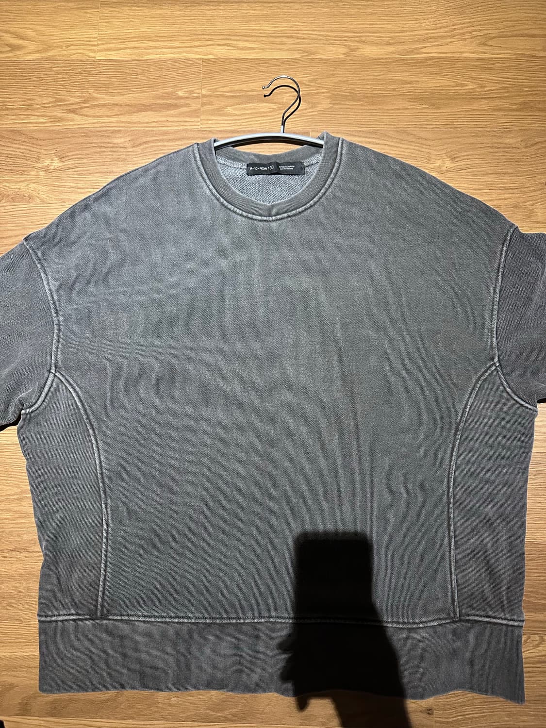 어텐션로우 헤비 피그먼트 맨투맨 차콜 상품이미지2