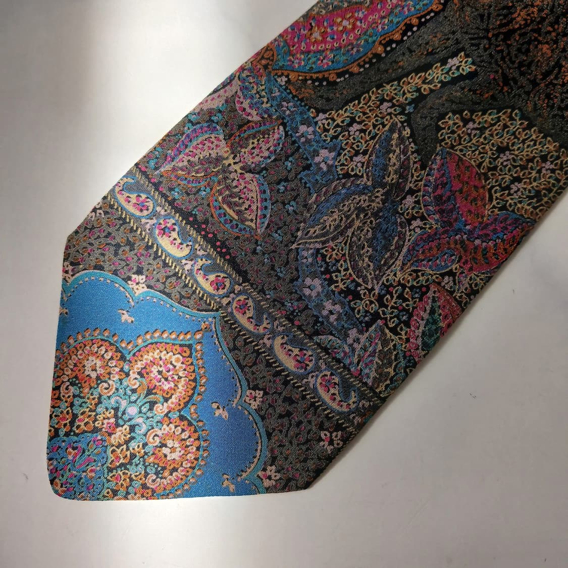 테드 라피두스 실크 페이즐리 패턴 넥타이 9cm A+등급 E799
 상품이미지6