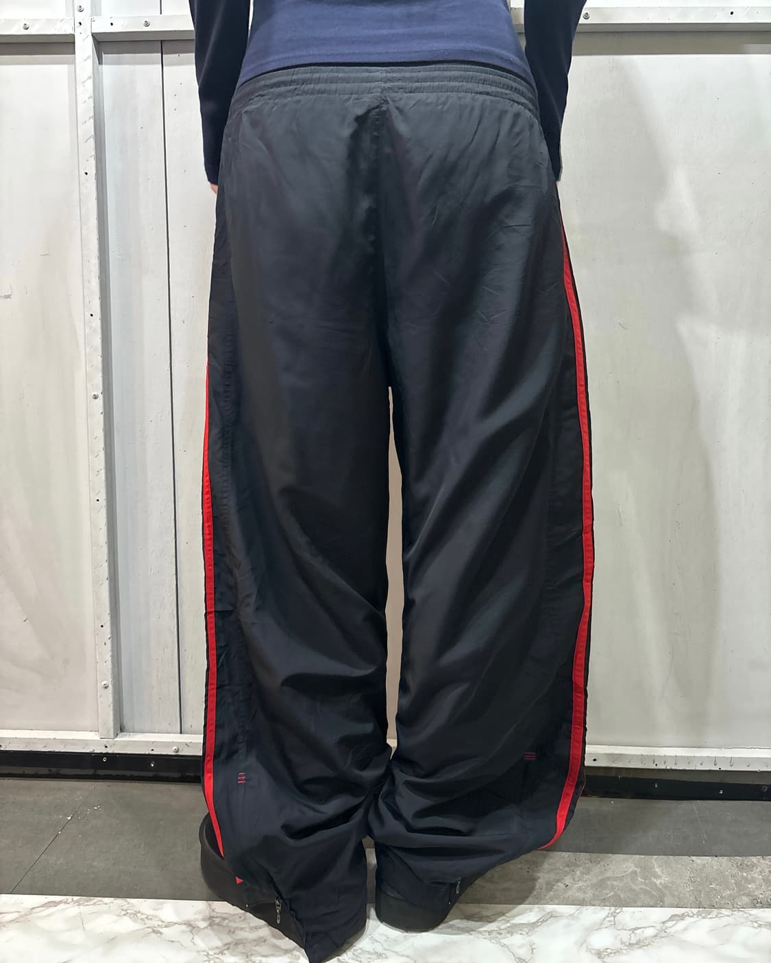 90s ADIDAS 레드&블랙 나일론 트랙팬즈 상품이미지3