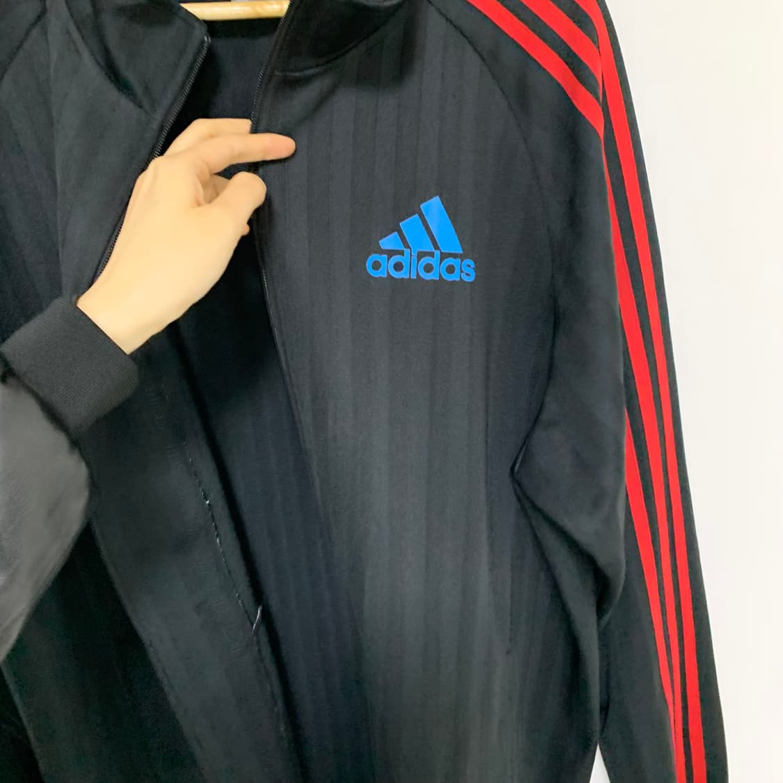 Jpn 아디다스 블랙/레드 삼선 트랙탑 져지 빈티지 상품이미지4