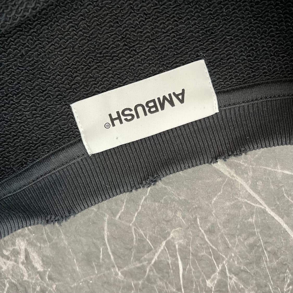 AMBUSH 앰부쉬 디스트로이드 홀 스웻 맨투맨 블랙 상품이미지4