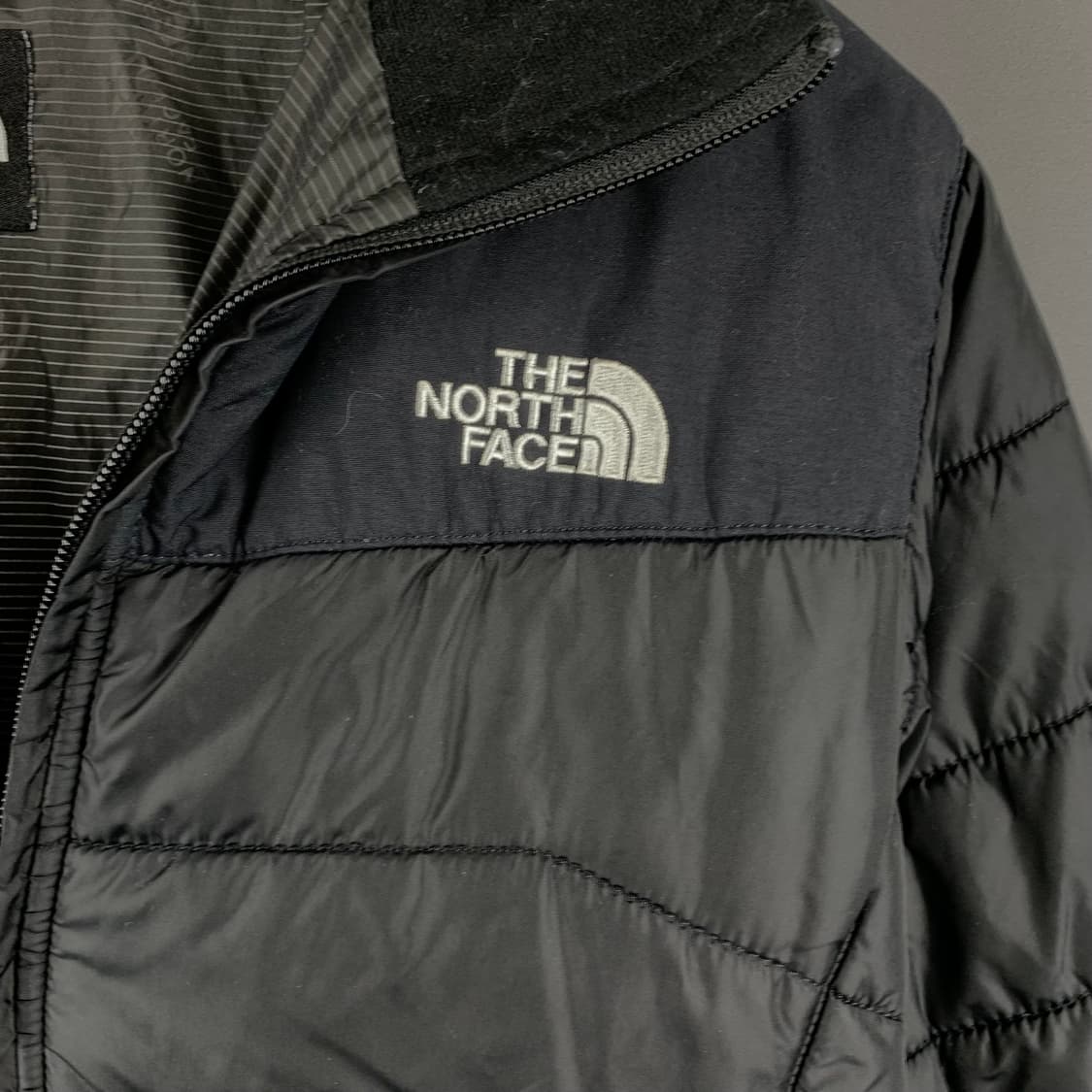 노스페이스 블랙 경량패딩 상품이미지4
