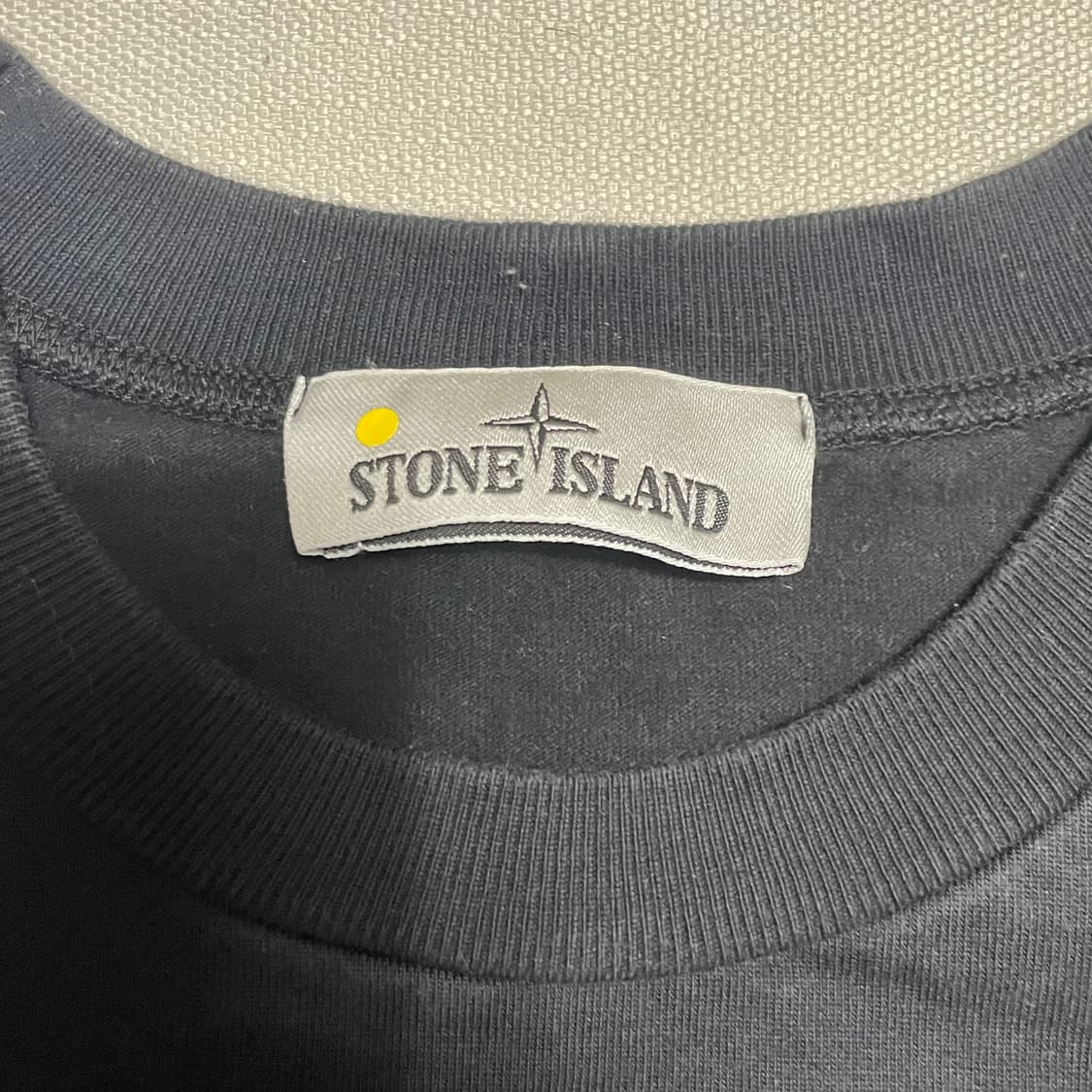 M 스톤아일랜드 와펜 블랙 맨투맨 상품이미지4