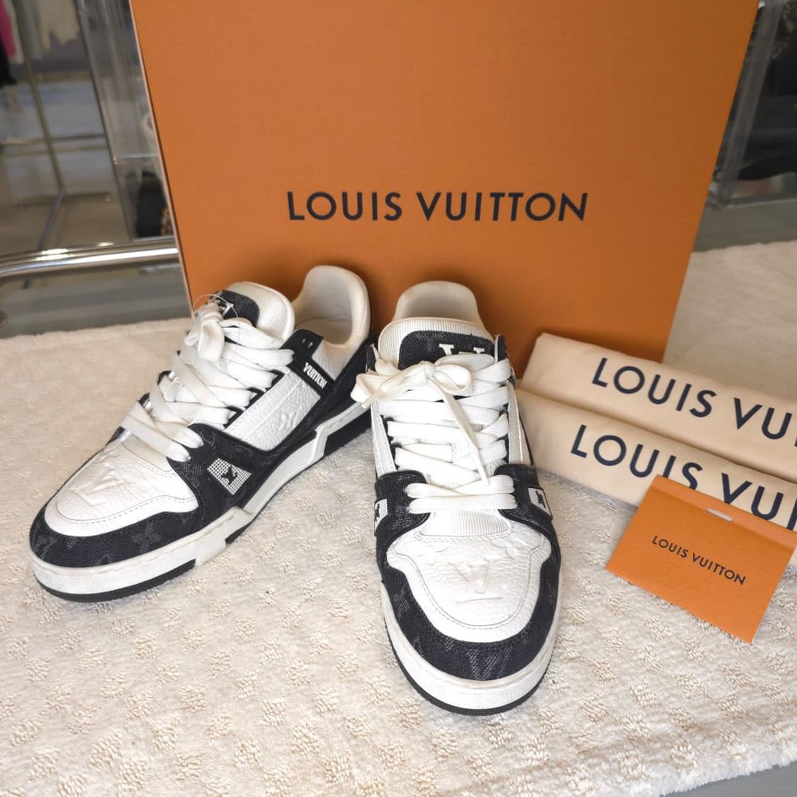 [중고/정품] 루이비통 LV 트레이너 스니커즈 블랙 상품이미지1