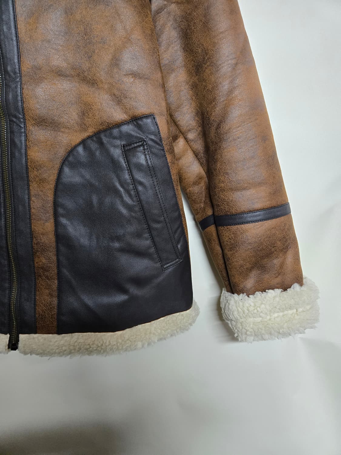 타미힐피거 페이크 레더 플리스 안감 무스탕자켓  M 상품이미지4