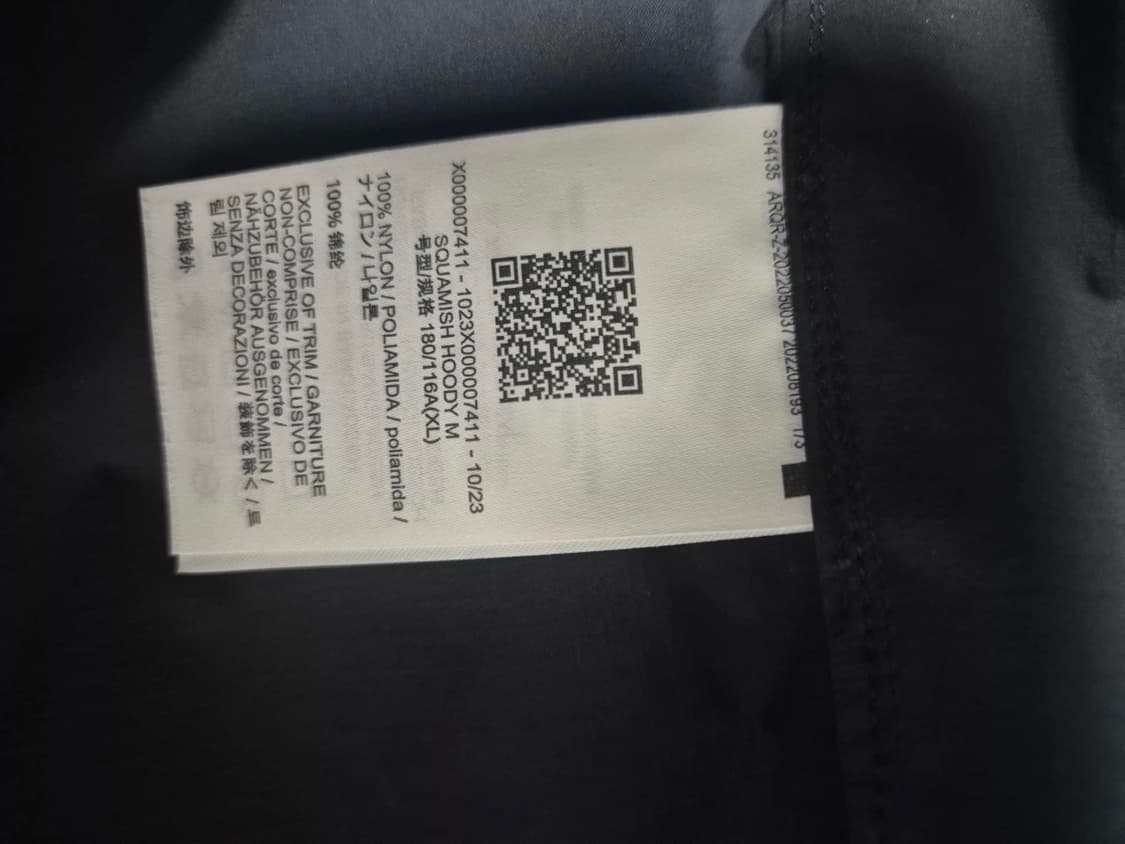 아크테릭스 스쿼미시 후디 블랙 색상입니다. XL 사이즈로, 남성분들에게  상품이미지3