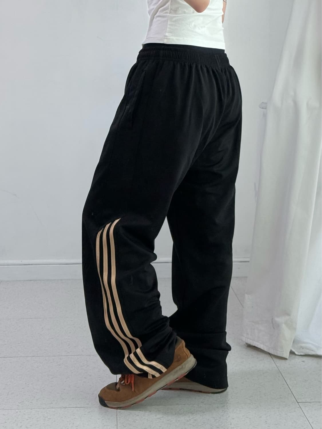 아디다스 블랙 골드 트랙팬츠 상품이미지3