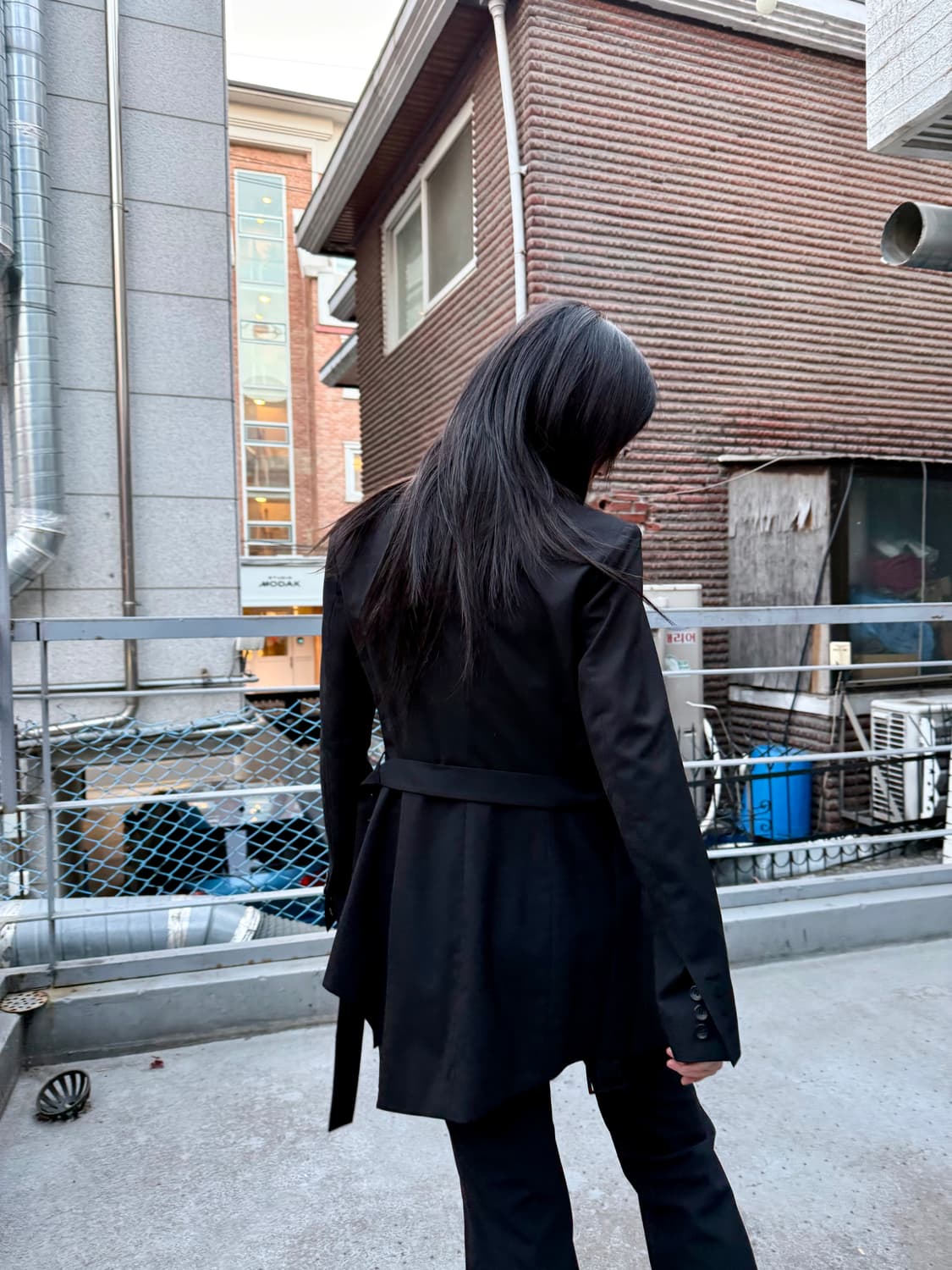 혜인서 미니멀리즘 스트랩 블레이저 상품이미지4