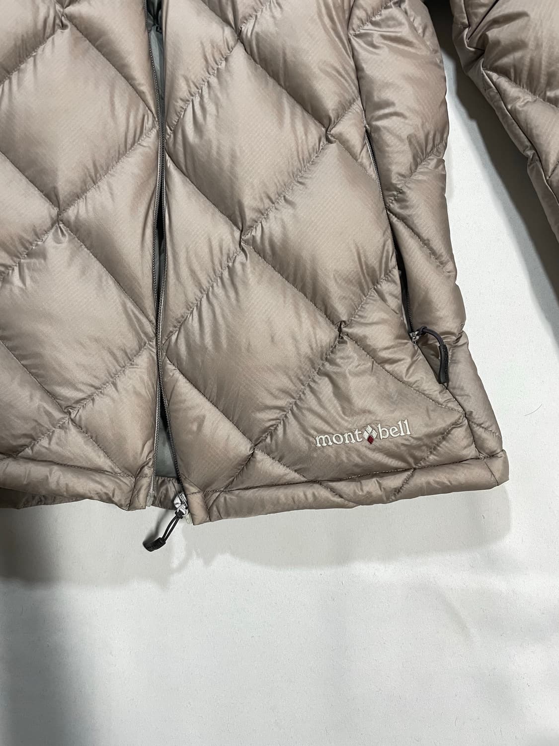 몽벨 재팬 다이아몬드 퀼팅 구스다운 후디드 경량패딩 상품이미지5