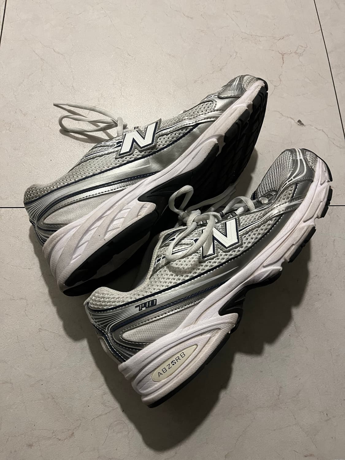 뉴발란스 740 화이트 실버 275mm 상품이미지4