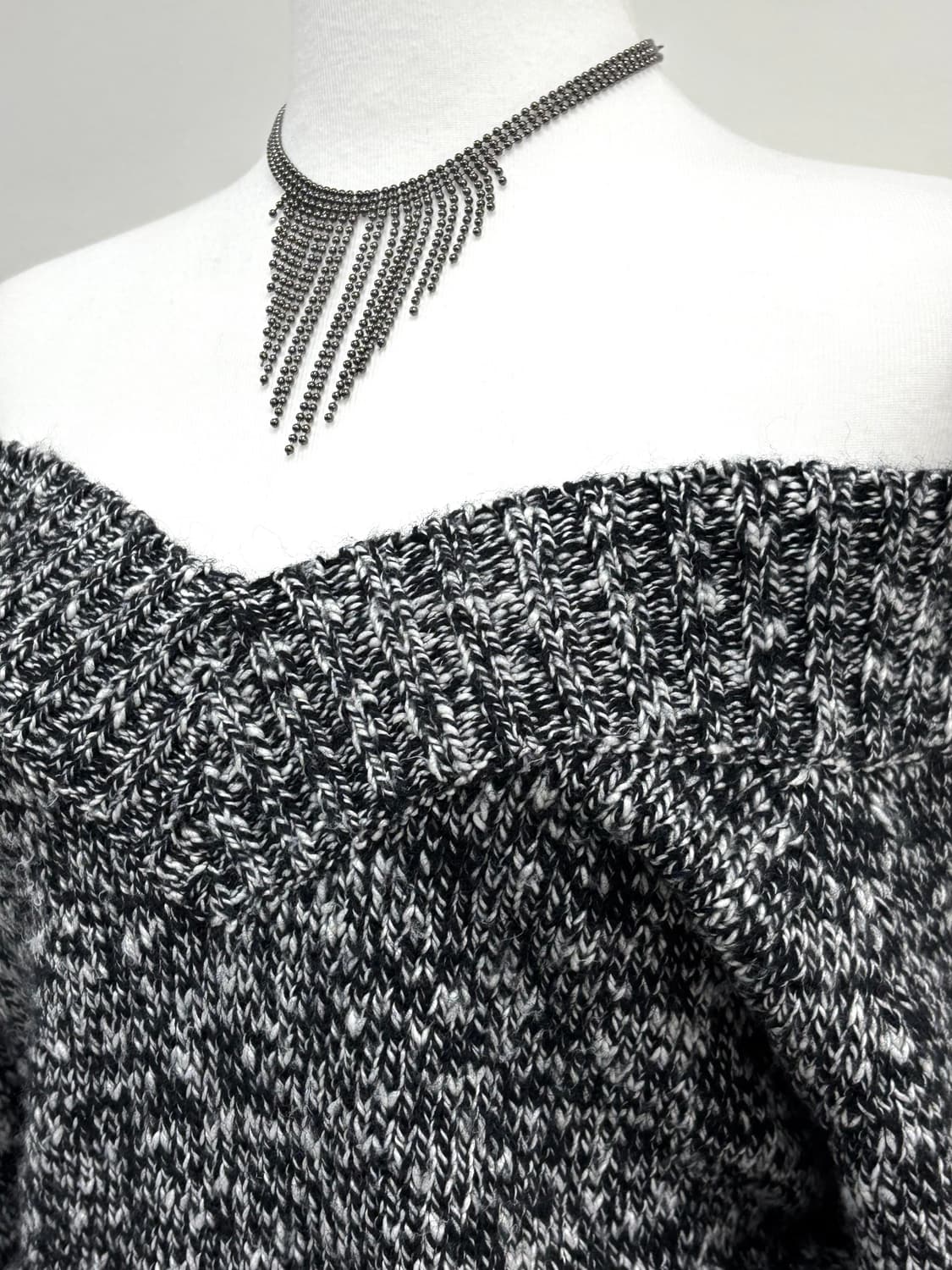 빈티지 차콜 오프숄더 니트 상품이미지5