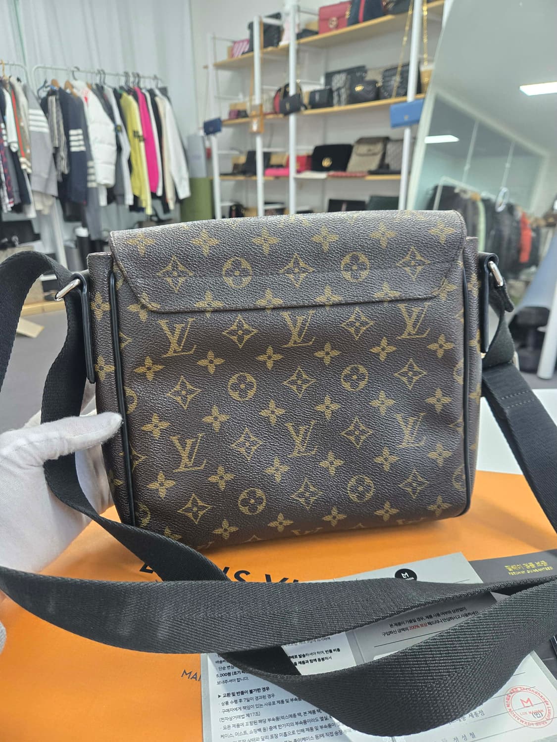 [보증서 정품] 루이비통 디스트릭트 크로스백 상품이미지7