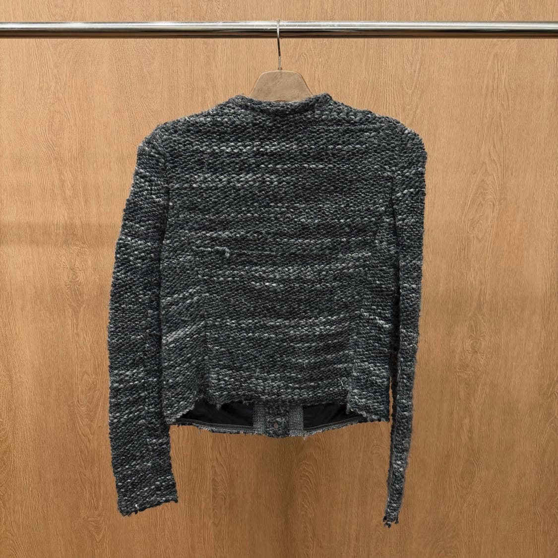 이로 라운드넥 트위드 자켓 노카라 히든 버튼업 디테일 레귤러핏 차콜 상품이미지3