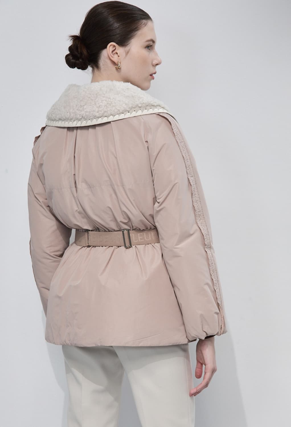 택달린새상품)데코 양털 카라 구스다운 벨티드 패딩 자켓 459,000원 상품이미지1