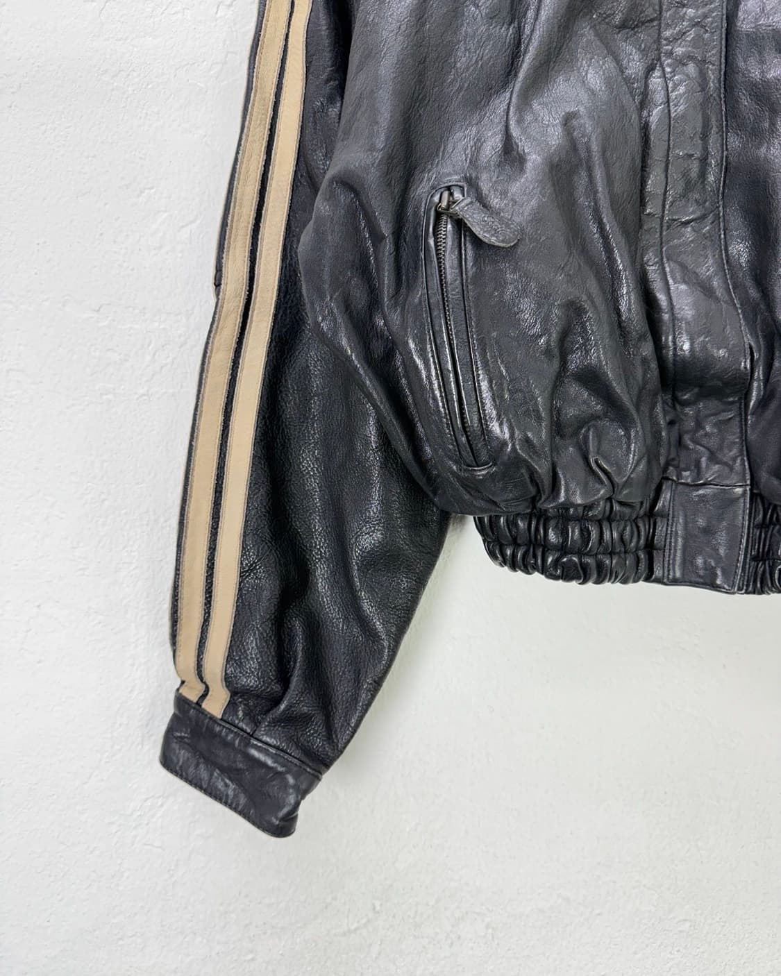 쏘시에 90s 셰어링 라인 스티치 카우레더 봄버 자켓 상품이미지3