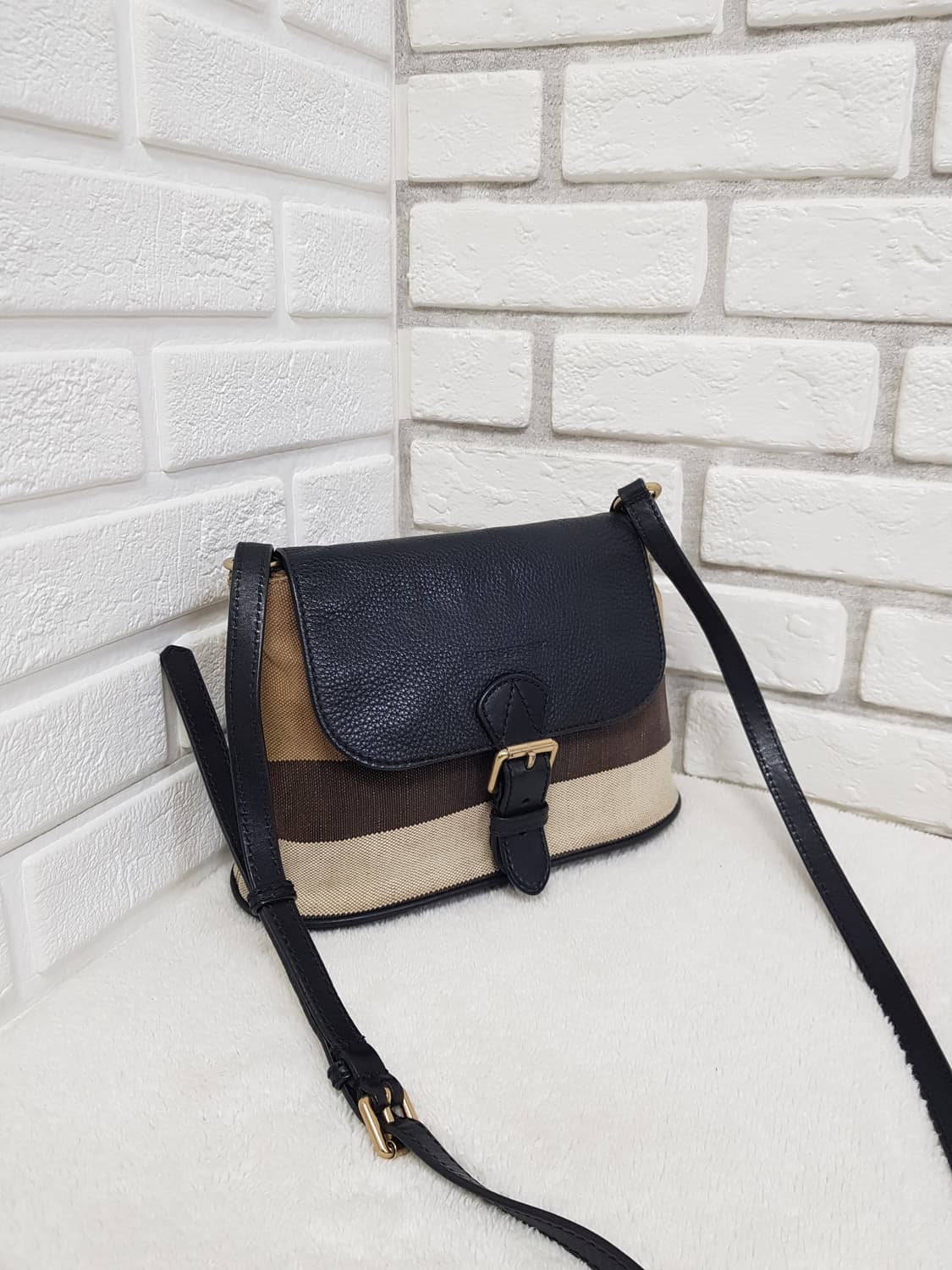 [정품] 버버리 캔버스 스트라이프 크로스백 상품이미지1