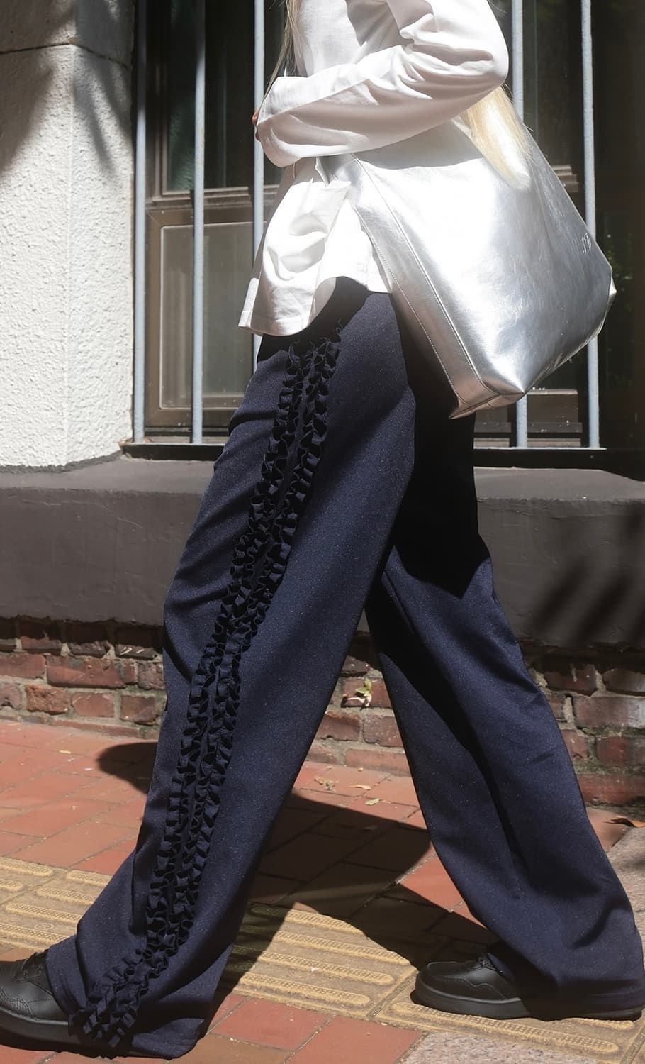 생긴 러플 트랙 팬츠 바지 ruffle track pants navy 상품이미지4