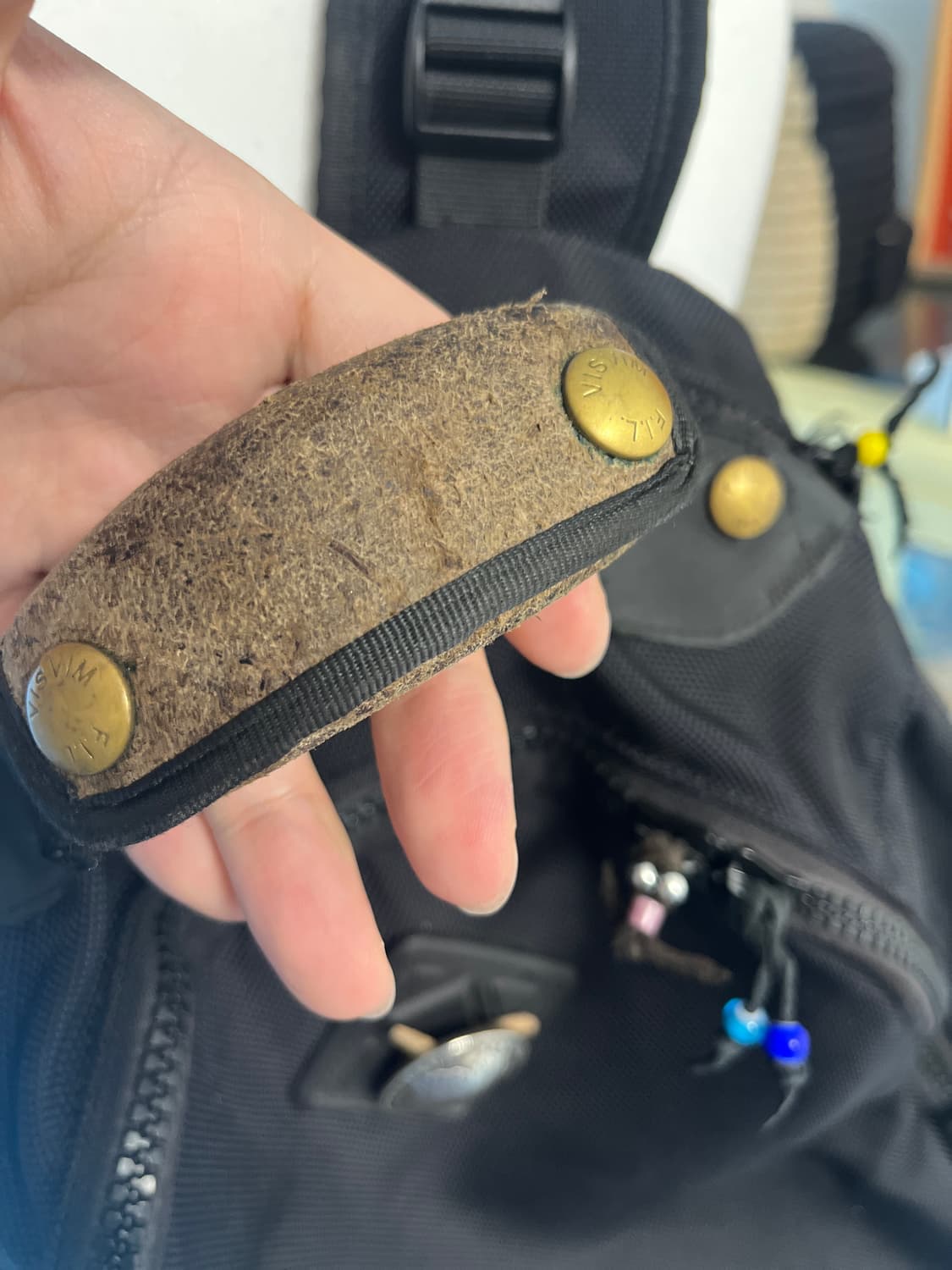 비즈빔 블랙앤브라운 스웨이드 콘초커스텀 발리스틱백팩 20L 상품이미지3