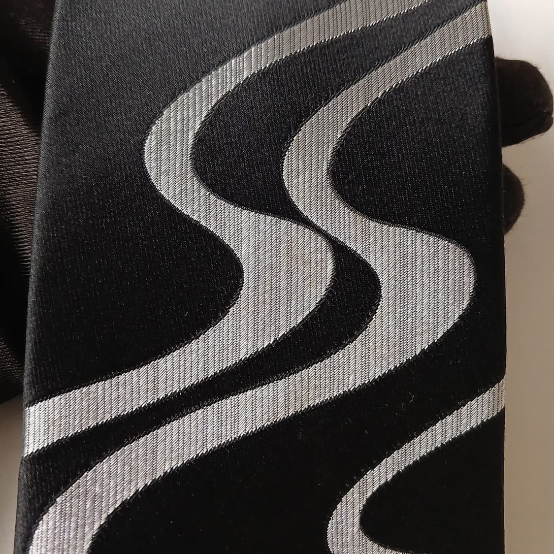 MCM 실크 블랙 웨이브 패턴 넥타이 8.3cm A+등급 A19378
 상품이미지8