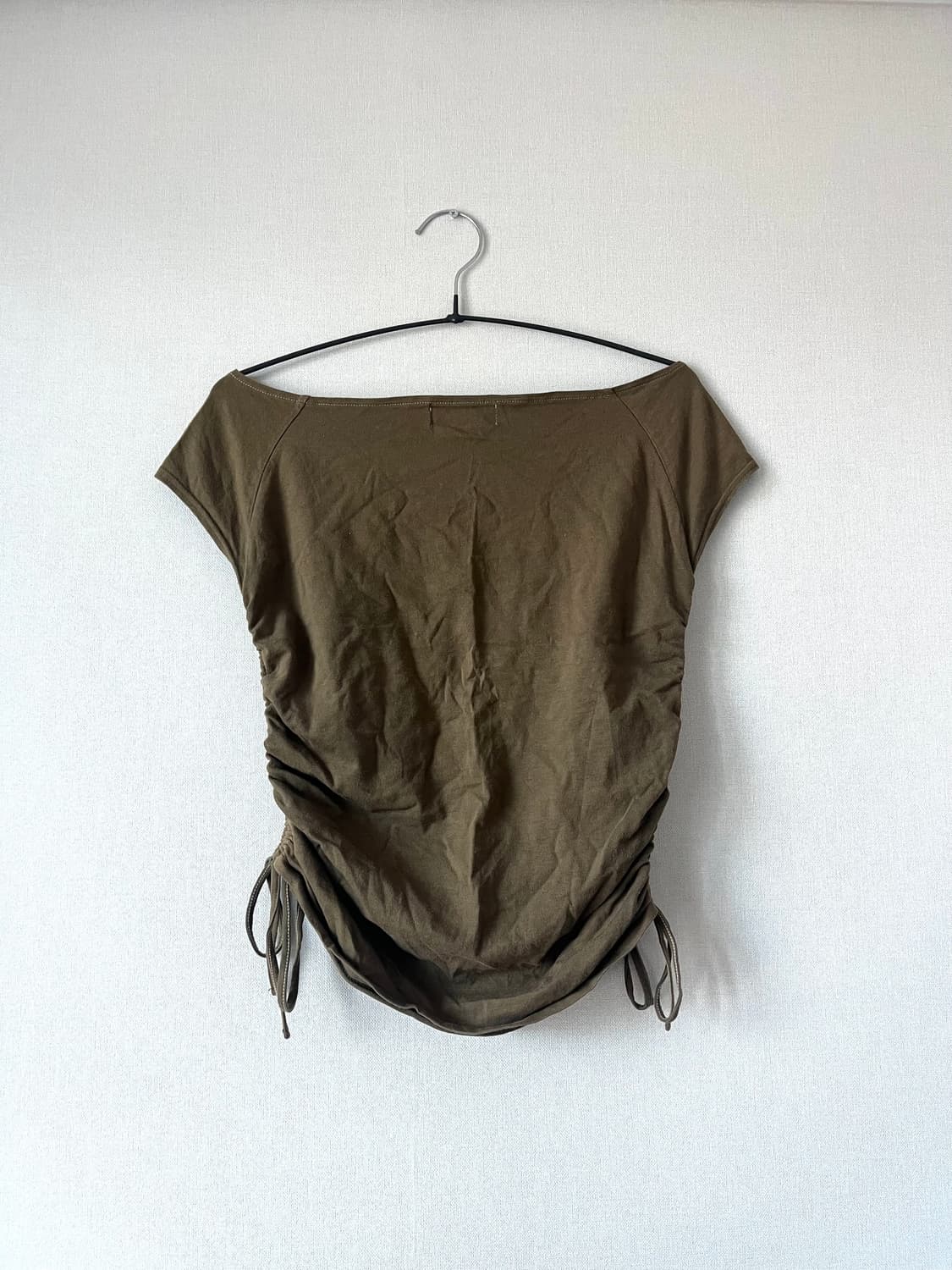 COUP DE CHANCE 카키 셔링 탑 상품이미지4