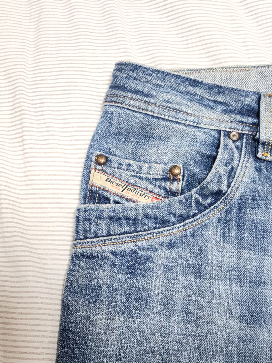 디젤 레귤러 핏 LEMMEN 데님팬츠 PN2984 상품이미지3