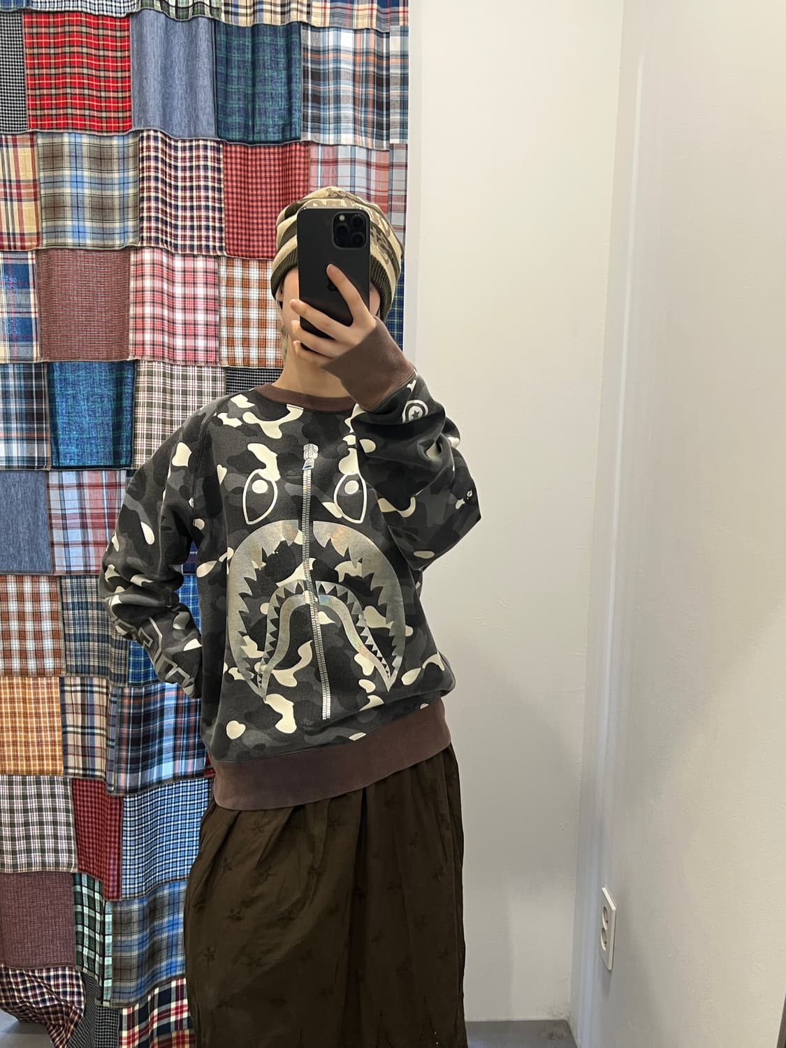 베이프 브리운 샤크 카모 홀로그램 맨투맨 상품이미지1