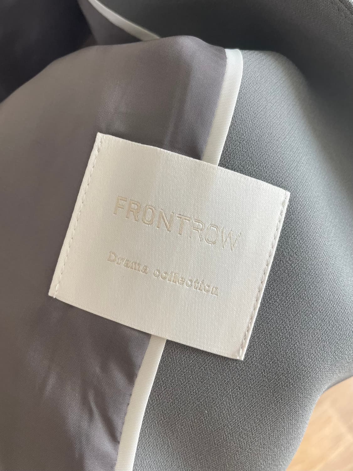 프론트로우 애쉬 카키 그레이 수트 셋업 판매해요. 상품이미지2