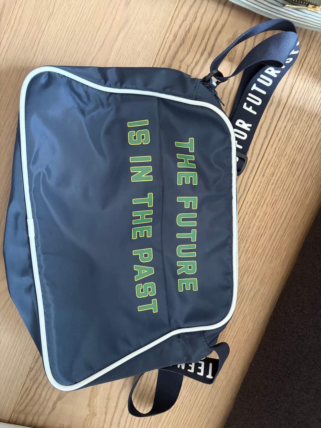 휴먼 메이드 숄더백 네이비 상품이미지3