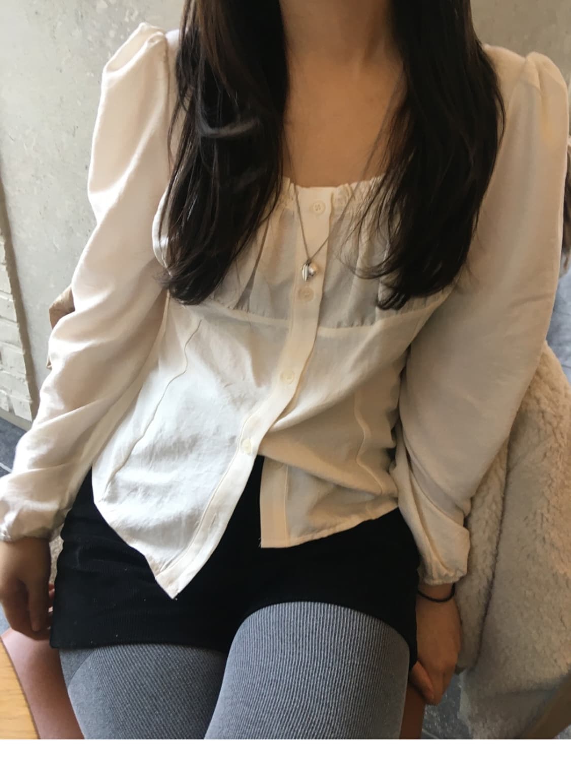 아워캐비넷 루비 퍼프 블라우스 상품이미지1