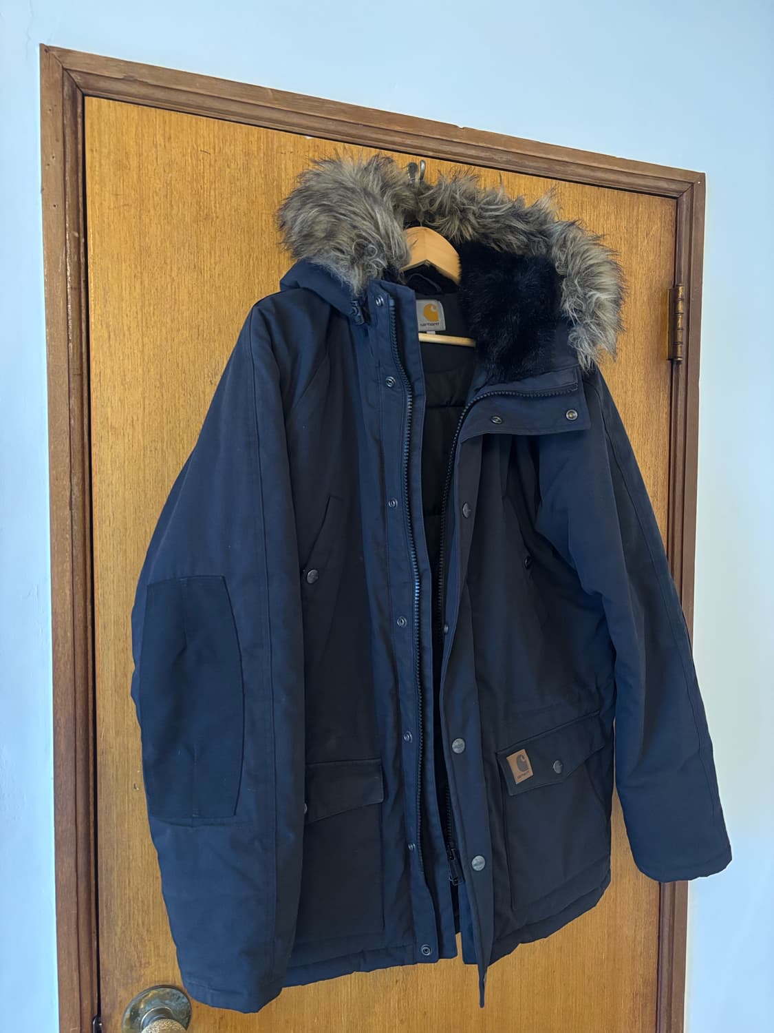 칼하트 블랙 후드 트래퍼 파카 상품이미지2