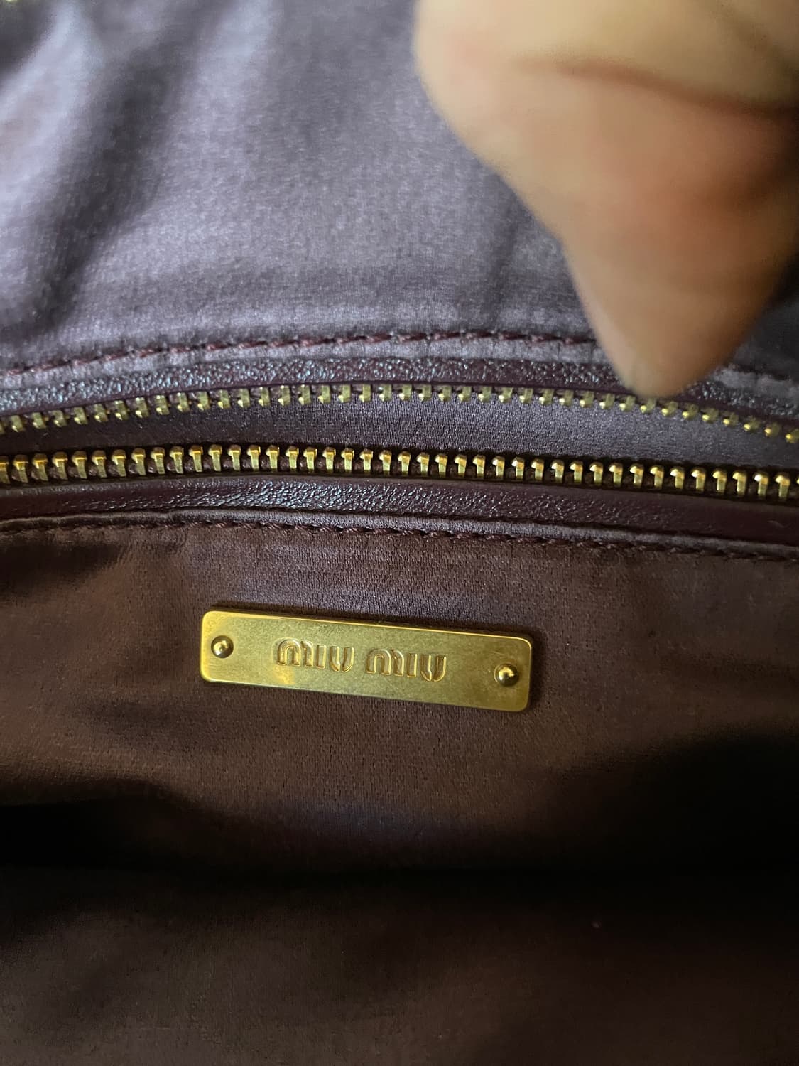 [정품/거의새제품] 미우미우 버건디 스터드 클러치 연말 파티룩 상품이미지9