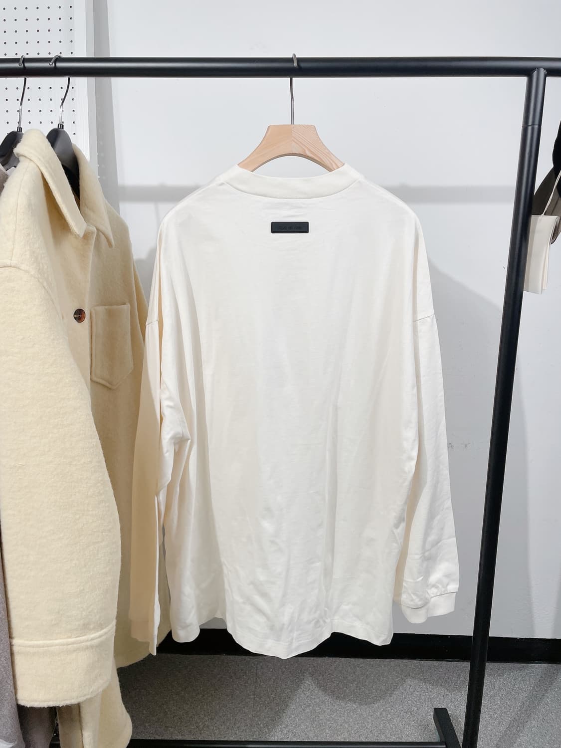 (정품/새상품) 에센셜 피어 오브 갓 남성 크림 롱슬리브 티셔츠 상품이미지3