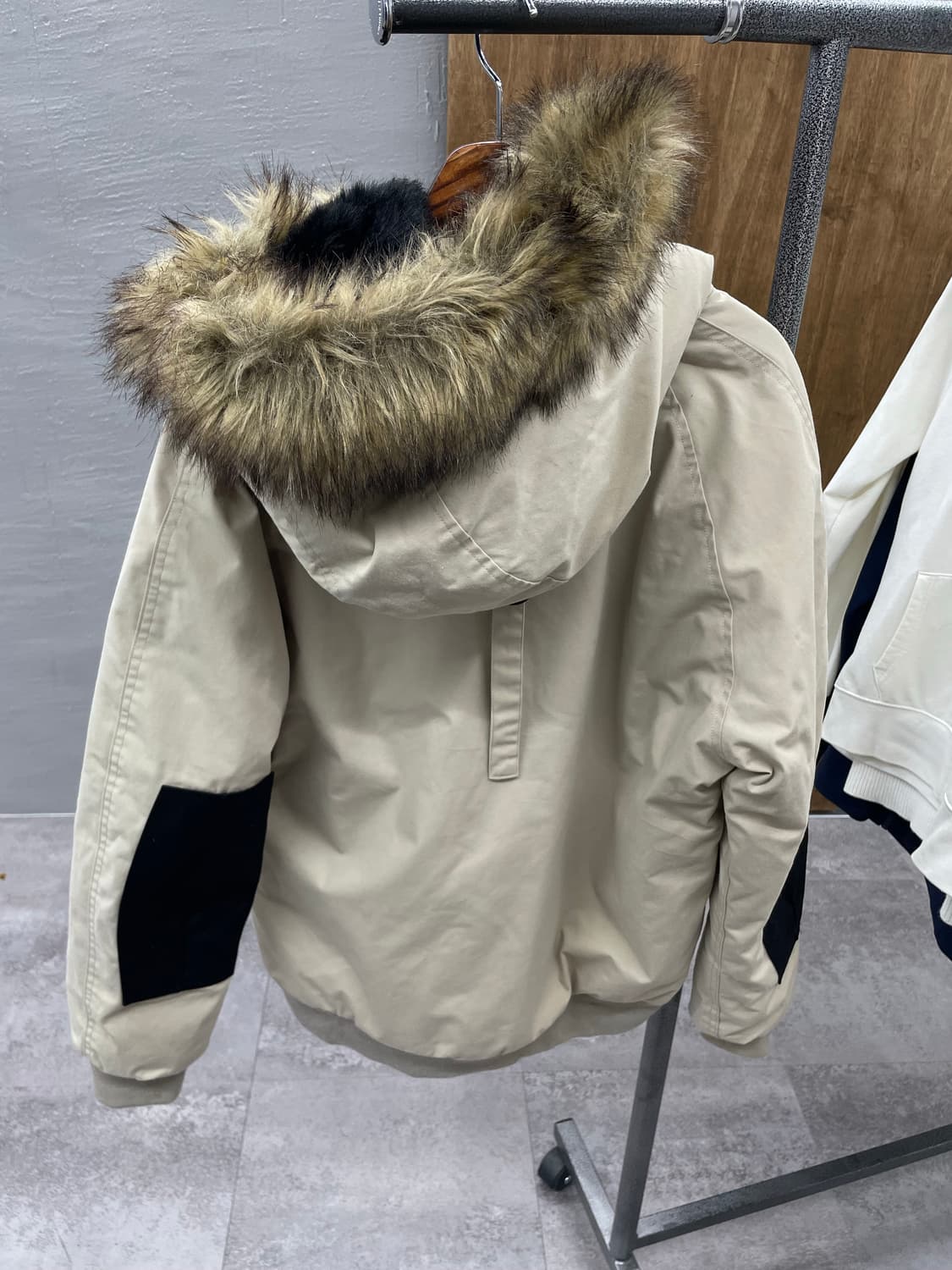 칼하트 WIP 퍼 후드 트래퍼 파카 H1615 상품이미지4