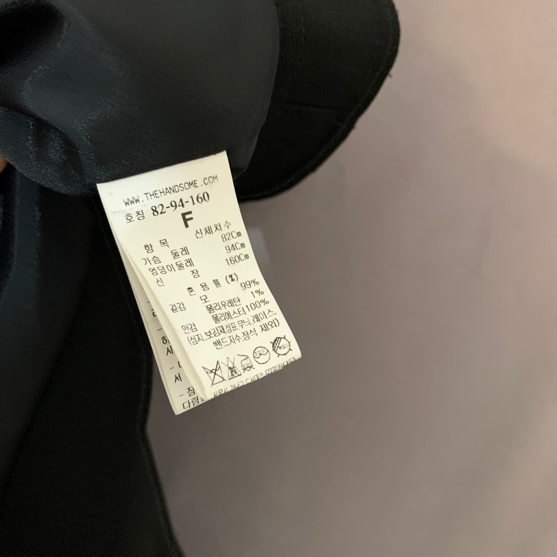 82 타임 22SS 블랙 로고 버튼 크롭 스판 자켓 상품이미지5