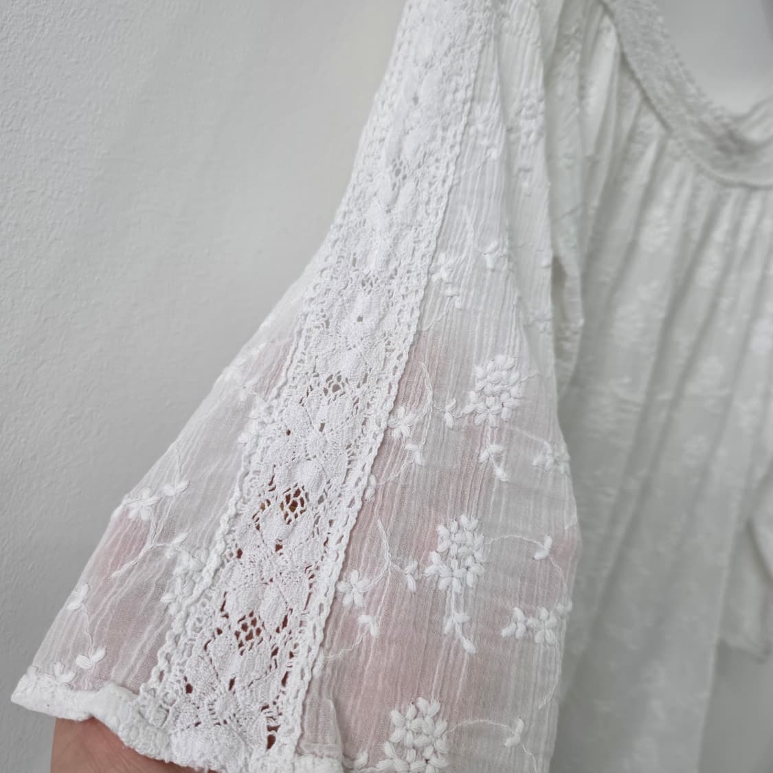 UM 아이보리 플라워 스퀘어넥 자수 블라우스 상품이미지8