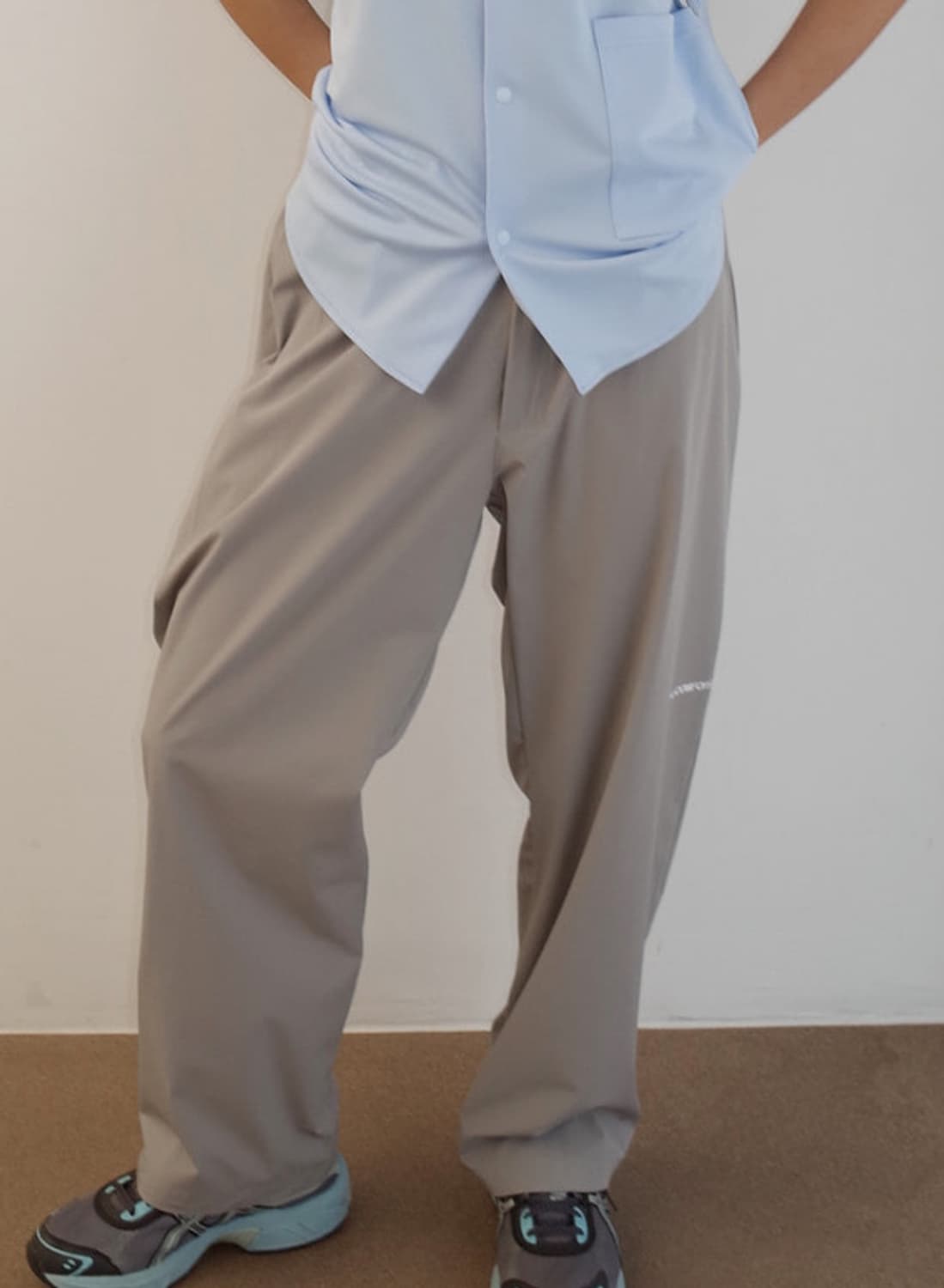 지초이 컴포트26-002 NYLON PANTS (LIGHT GREY) 상품이미지1
