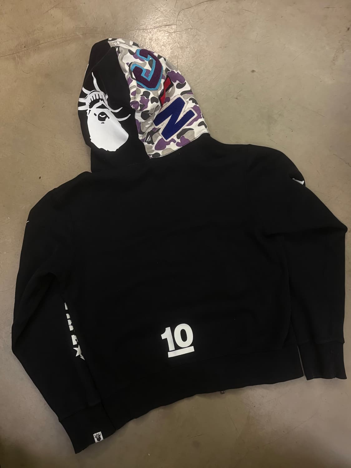 베이프 뉴욕10주년 위즈칼리파 샤크 후드 집업 상품이미지2