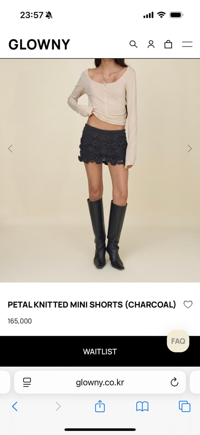 PETAL KNITTED MINI SHORTS (CHARCOAL)  상품이미지1