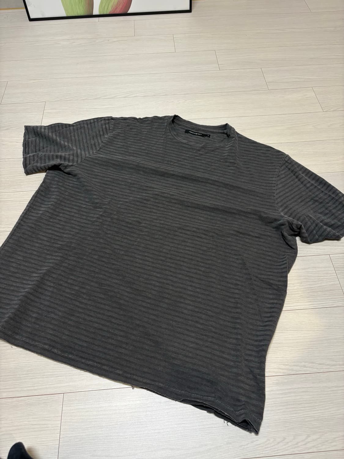 헤칭룸 차콜 스트라이프 반팔 티셔츠 3사이즈 상품이미지1