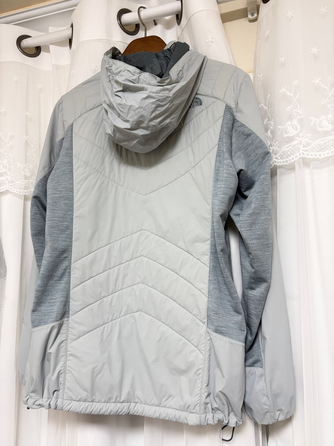 노스페이스 경량 패딩 스카이블루 상품이미지2