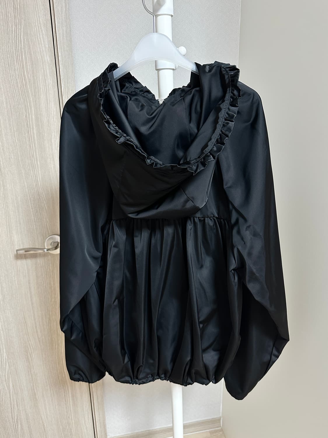 eunoia 유노이아 윈드 프릴 후드 자켓 블랙 상품이미지5