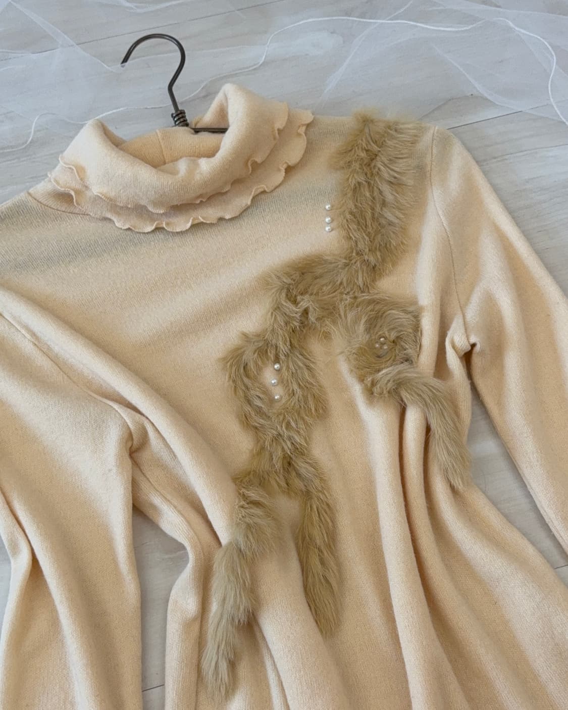 fairy cosy yellow beige rabbit fur knit 상품이미지7