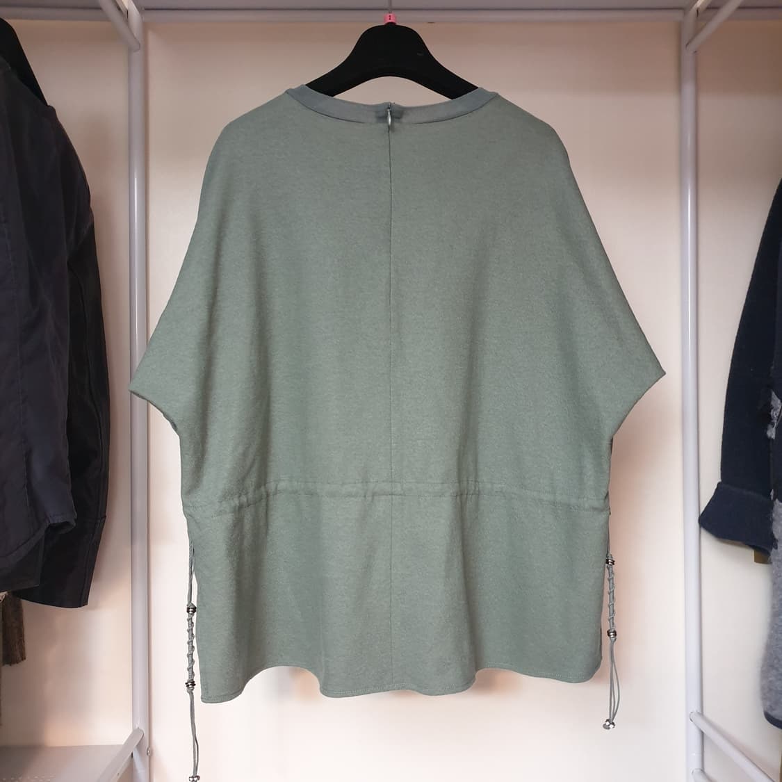 한섬 LATT 래트 투톤 텍스쳐블록 마크라메스트링 스웨터 타임 마인 랑방 상품이미지6