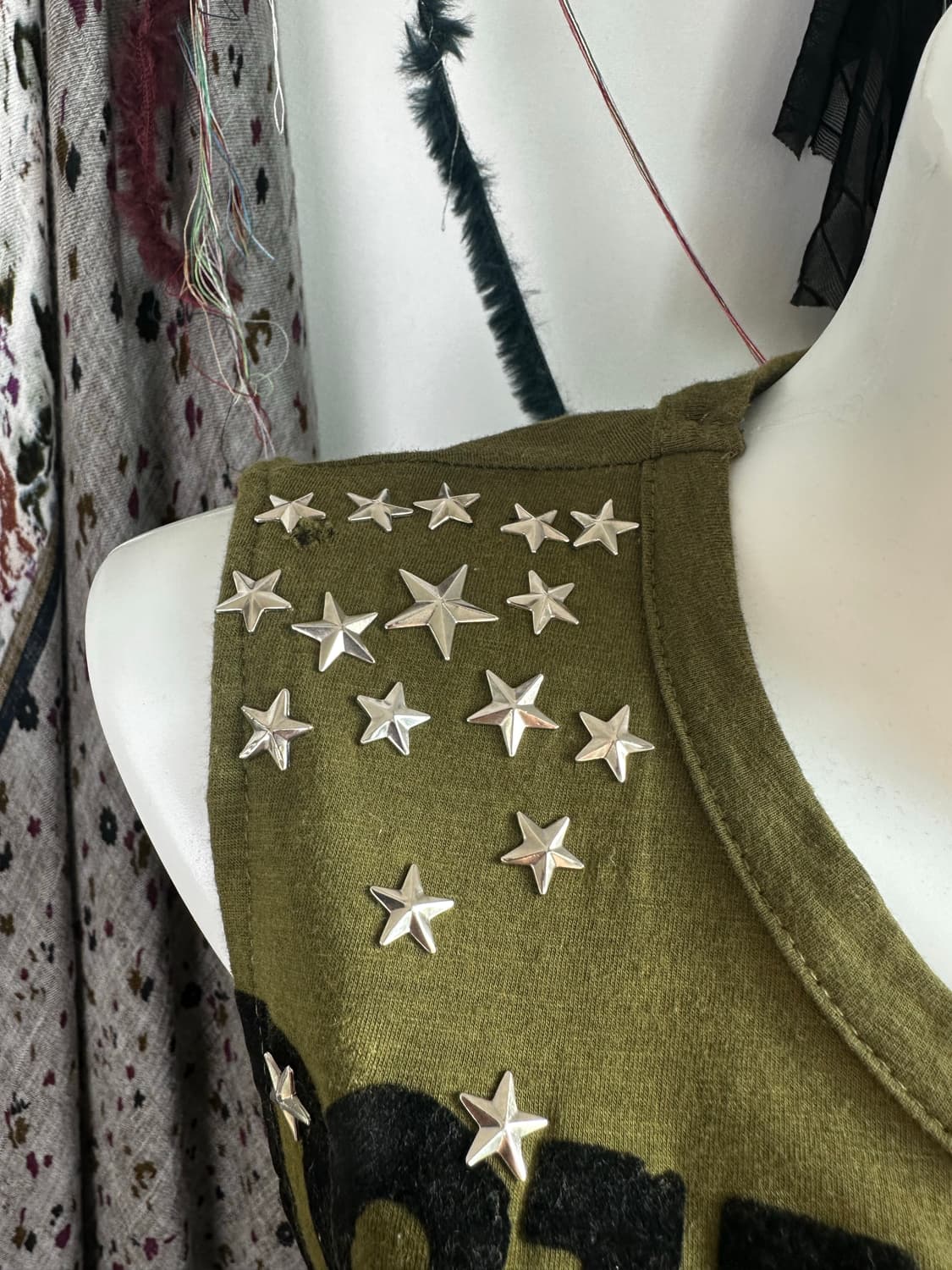 Y2k 카키 스터드 프린팅 슬리브리스 상품이미지6