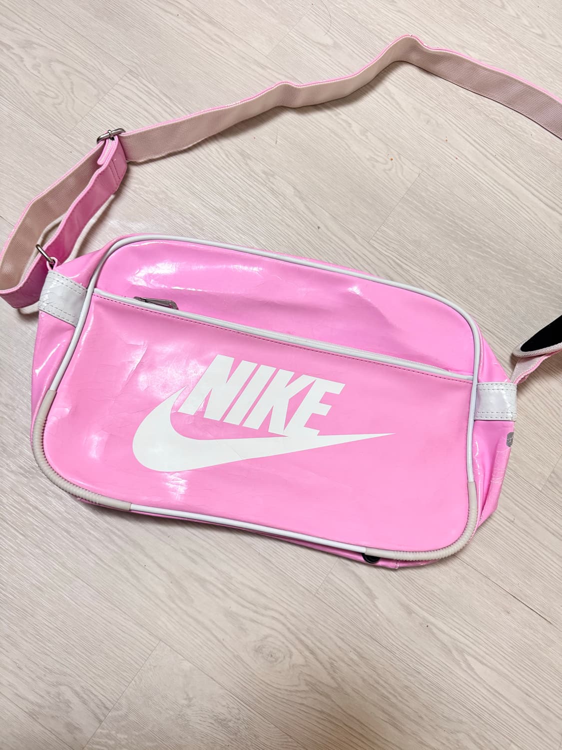 나이키 딸기우유 핑크 갸루 스포츠 에나멜 크로스백 어항빈티지 상품이미지1
